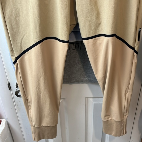 Under Armour stretch khaki pants size large - Picture 3 of 5